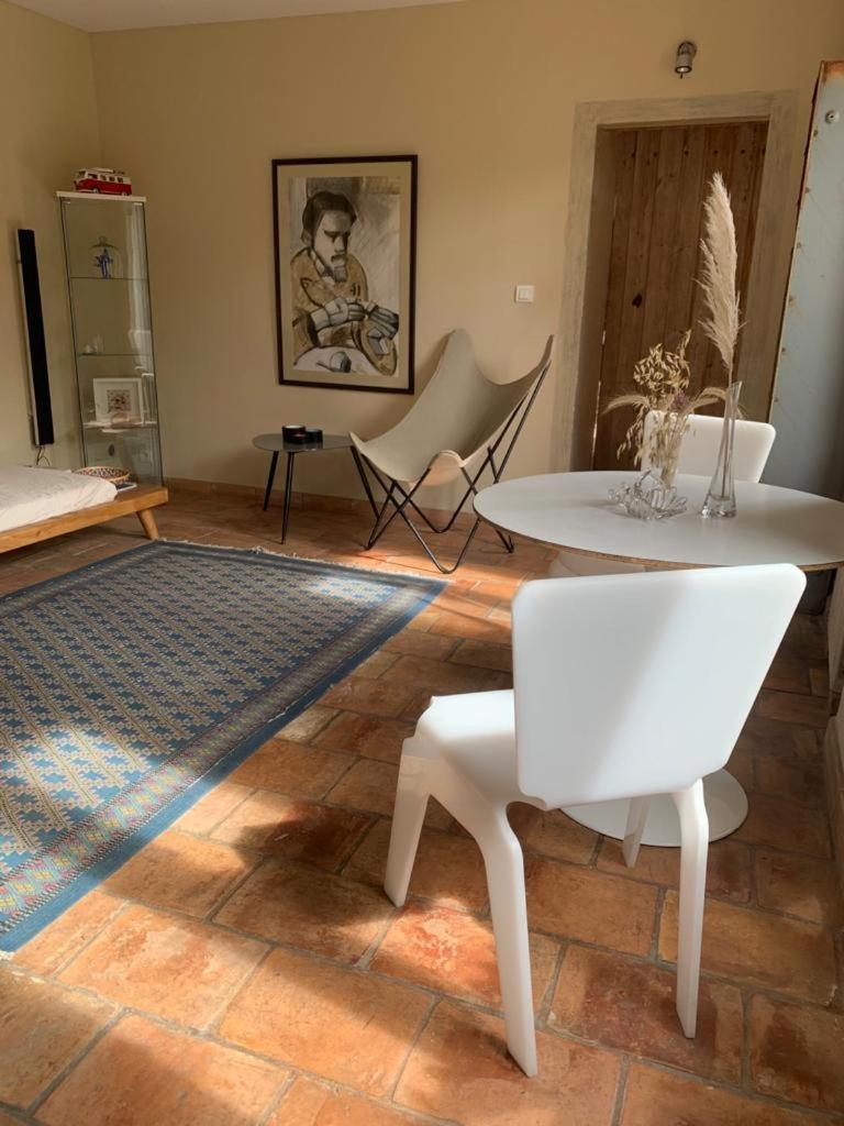Mas Carita Bed & Breakfast Cabannes Екстериор снимка