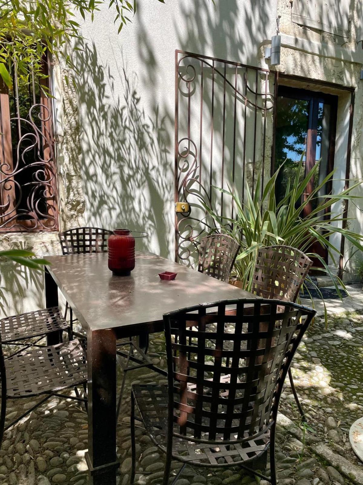 Mas Carita Bed & Breakfast Cabannes Екстериор снимка